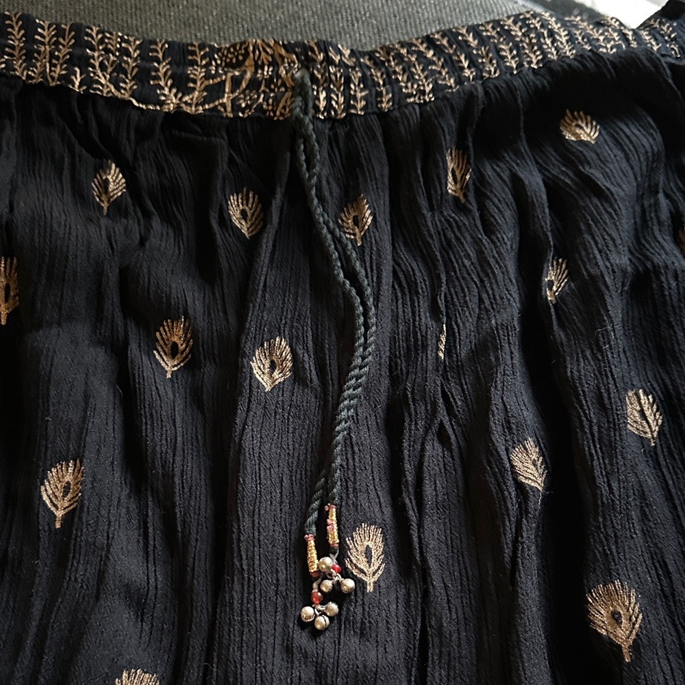 Elegant Black and Gold Women's Skirt - Picture 4 of 7